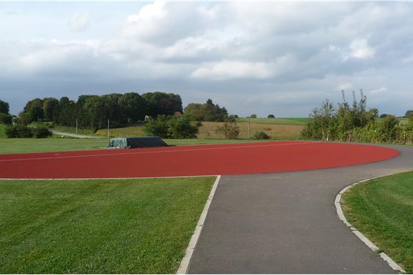 Aanleg kunststof atletiekpiste in PU - Sportinfrabouw NV